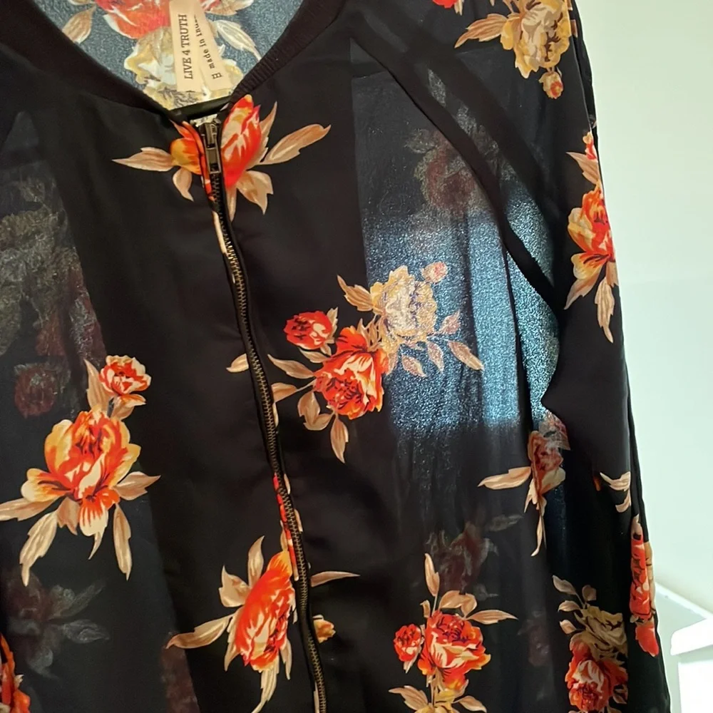 Flower Zip-up - Picture 3 of 3